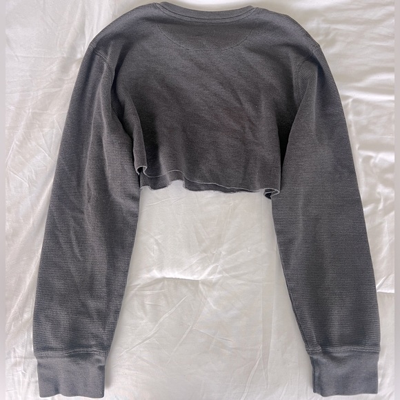 Cropped Ribbed Button Down Grey Crew Neck Sweatertshirt - Picture 2 of 3